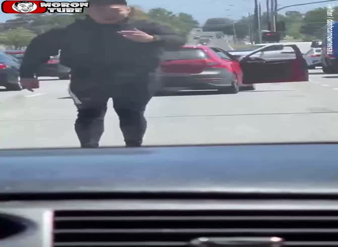 Video :Karma for the rat-tail-haired guy who attempts to attack a driver